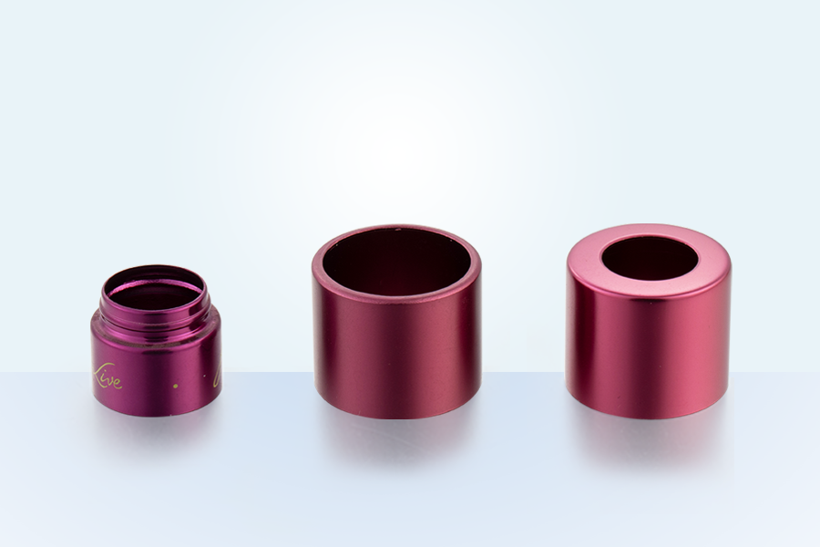 Avec un accessoire d'emballage cosmétique en aluminium arc